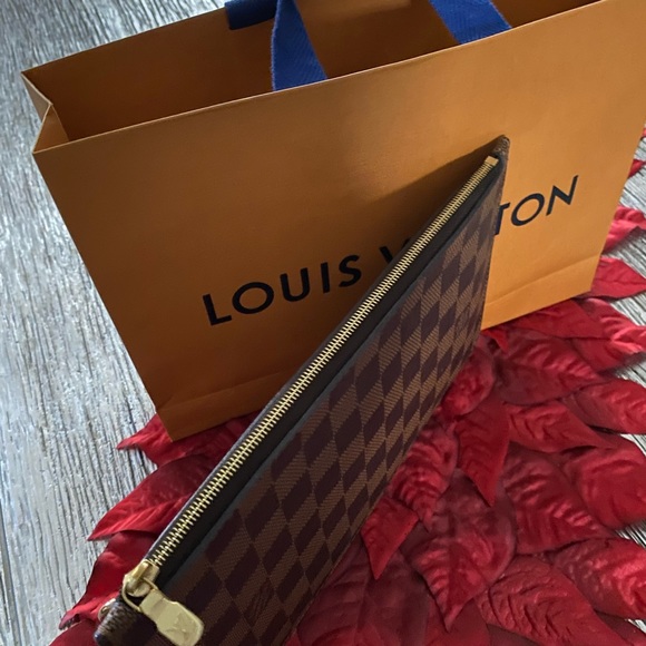 * Authentic * Louis Vuitton Clutch - Picture 2 of 7